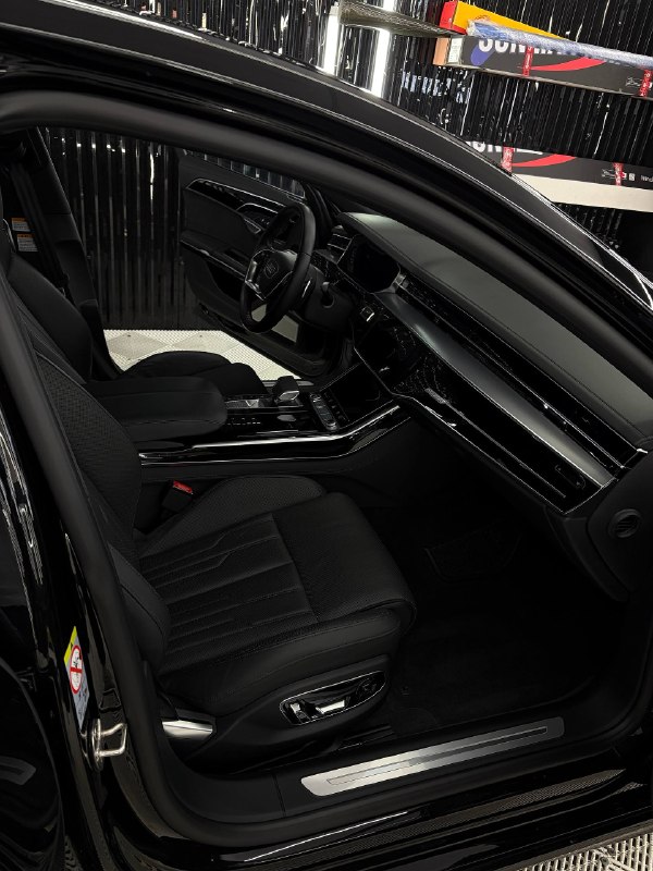 Audi A8: деталь работы 4