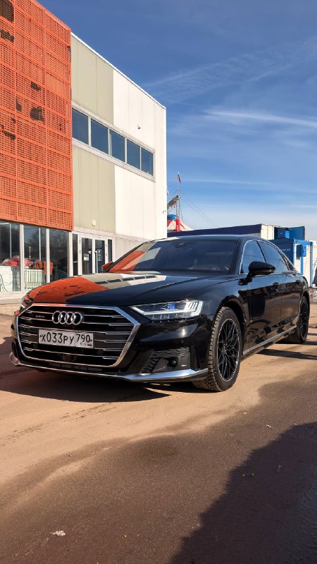 Audi A8: деталь работы 8