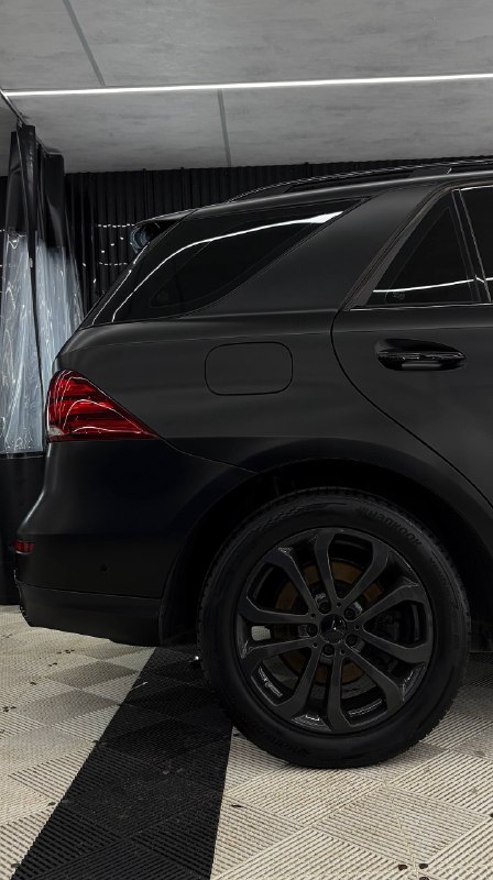 Mercedes-Benz — Цветной полиуретан и антихром